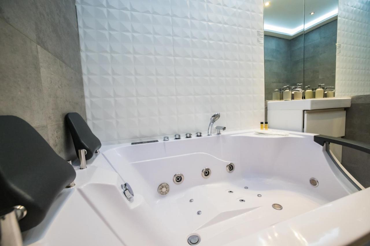 Leo Apartments Main Square Krakow Luaran gambar